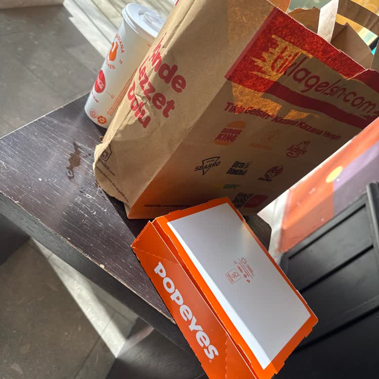 Popeyes Eskişehir Şubesinde Zehirli Ürün Ve Umursamaz Çalışanlar