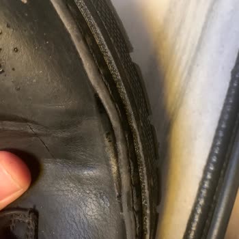 Botta Görünüş Dikişleri, Topuk Açılması Ve Su Sızdırması: Mağaza İade Ve Değişim Talebini Reddetti