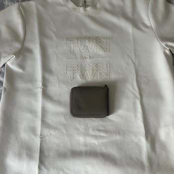 DS Damat'ta Kısa Sürede Renk Değiştiren Cüzdan Ve Soyulan Tişört İçin Garantiden Ret