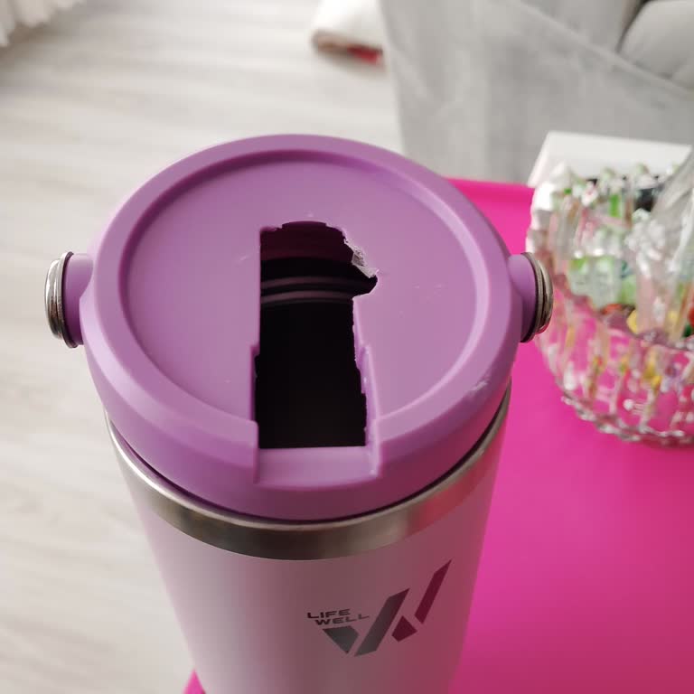 Kısa Sürede Kırılan Termos Kapağına Mağaza Kullanıcı Hatası Dedi