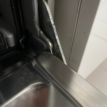 Garanti Kapsamındaki Bulaşık Makinesi Kapak Aşınması İçin Ücret Talebi Ve Yetersiz Servis