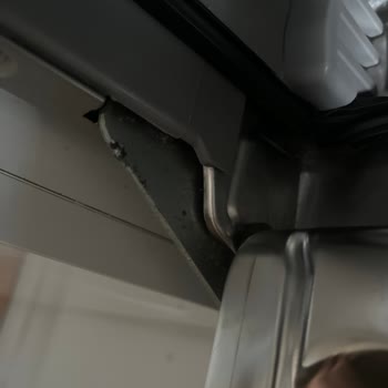 Garanti Kapsamındaki Bulaşık Makinesi Kapak Aşınması İçin Ücret Talebi Ve Yetersiz Servis