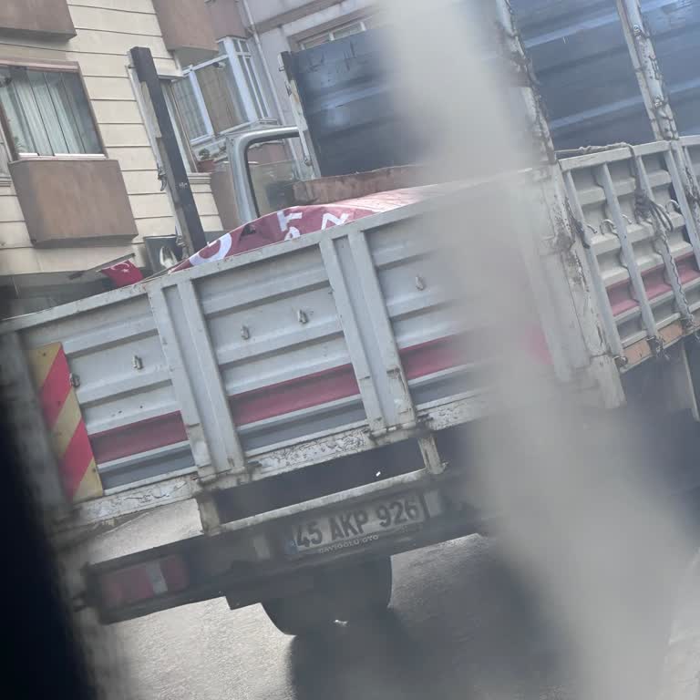 Otobüs Durağında Uygunsuz Park Eden Araç 1 Saat Boyunca Servisi Durdurdu