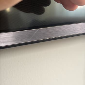 Sıfır Aldığım Televizyon Çerçevesinde Çizik, Tam Değişim İstiyorum