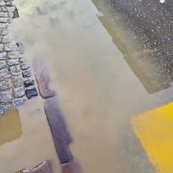 Düzce'de Toplu Taşıma Karışıklığı Ve Kaldırımların Tehlikesi