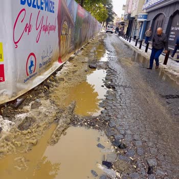 Düzce'de Toplu Taşıma Karışıklığı Ve Kaldırımların Tehlikesi