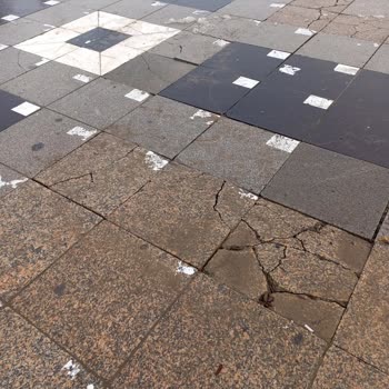 Düzce'de Toplu Taşıma Karışıklığı Ve Kaldırımların Tehlikesi