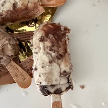 İyaş Şubesindeki Magnum Mini Dondurma Bozulmuş Ve Tüketilemez