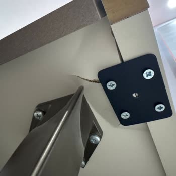 Nicole Yemek Takımı Konsol Alt Tablası Sürekli Kırılıyor Ve Müşteri Hizmetleri İlgisiz