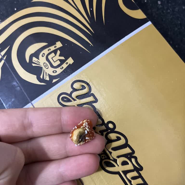 Diş Dolgusu Kırıldı, Cezeryenin İçinden Çıkan Sert Fıstık Tedavi Gerektirdi