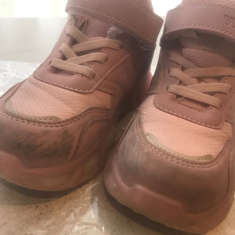 Vicco Spor Ayakkabısının Boya Atması Ve Kısa Sürede Yıpranması