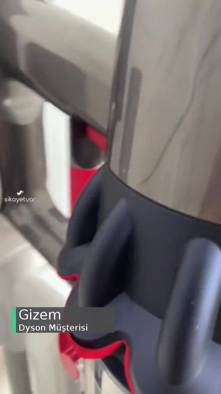 Dyson V15 Dikey Süpürgenin Deforme Olarak Gelmesi! videonun kapak resmi