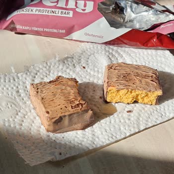 Delly Protein Bar İçindeki Sararmış Renk Ve Güven Sorunu