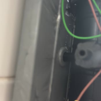 Minisan Elektrikli Şofbende Su Kaçağı Ve Güvenlik Riski