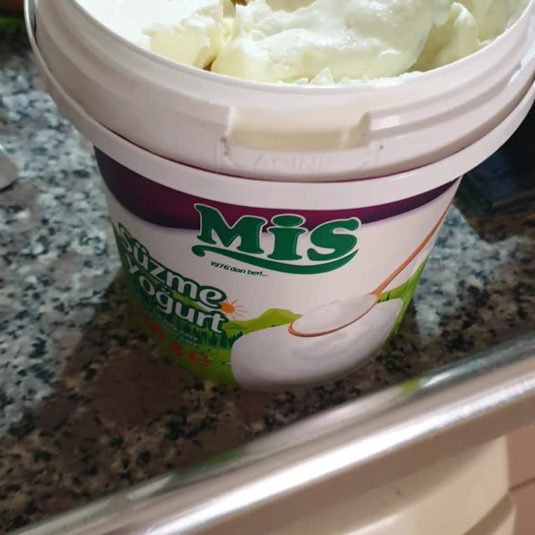 Şok Market Buca Şubesinde Satın Alınan Mis Marka Süzme Yoğurdun Ekşi Ve Pütür Pütür Olması