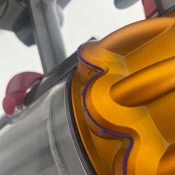 Dyson V15 Süpürgenin Başlık Ve Lastik Sorunları Kullanıcı Hatası Gibi Değerlendirildi