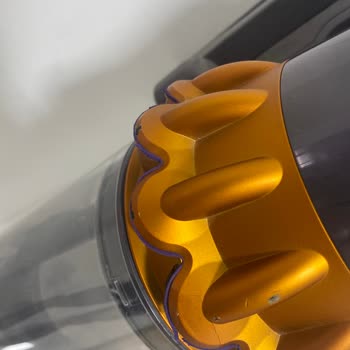 Dyson V15 Süpürgenin Başlık Ve Lastik Sorunları Kullanıcı Hatası Gibi Değerlendirildi