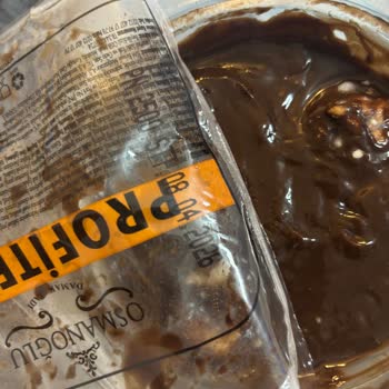 BİM Şubesinde Küflü Profiterol Satışı Hijyen Ve Sağlık Riski