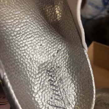 Zedelenmiş Terlik Ve Korkunç Satıcı Yanıtı