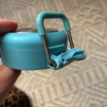 Stanley Ömür Boyu Garanti Sözü Boş, Kapak Tek Düşüşte Kırıldı Ve Yardım Yok