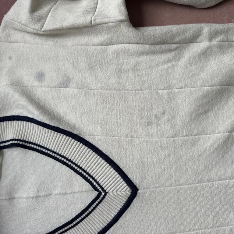 İlk Yıkamada Lekeli Kazak İçin İade Ve Değişim Talebi