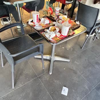 İzmir Buca Adatepe Burger King Şubesinde Hijyen Ve Düzen Sorunları