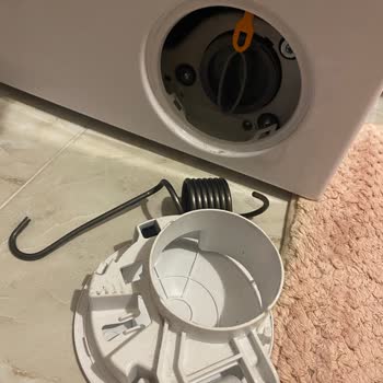 Arçelik Çamaşır Makinesindeki Tekrarlayan Arızalar Ve Banyo Hasarı Nedeniyle Değişim Talebi