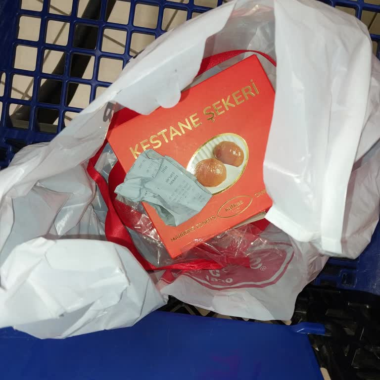 Bursa Korupark AVM Kafkas Pastanesi'nde Bozulmuş Poğaça Ve Kötü Kokulu Kestane Şekeri Şikayeti