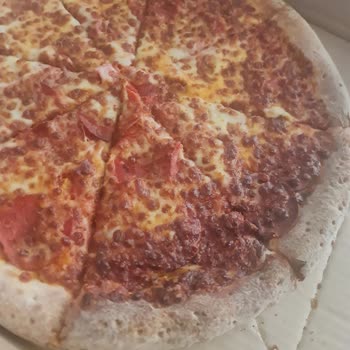 Papa John’s Çekmeköy Şubesinde Tekrarlayan Ürün Hazırlama Hataları Ve Yanık Pizza Şikayeti