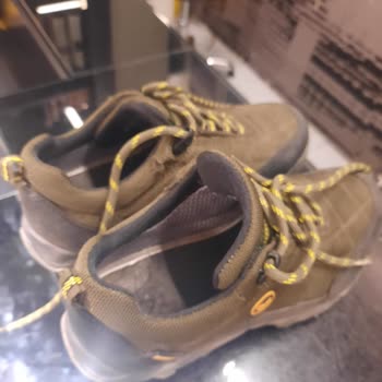 Kısa Sürede Deforme Olan Haki Su Geçirmez Ayakkabı Kalite Sorunu