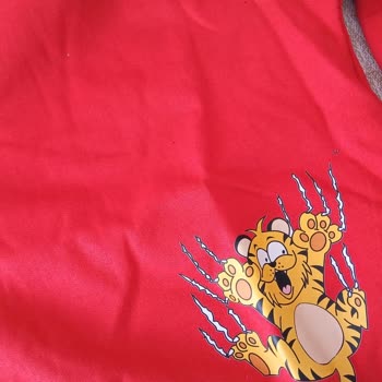 23 Nisan Öncesi Garfield Sweatshirt'lerde Yanlış Renk Ve Stok Sorunu