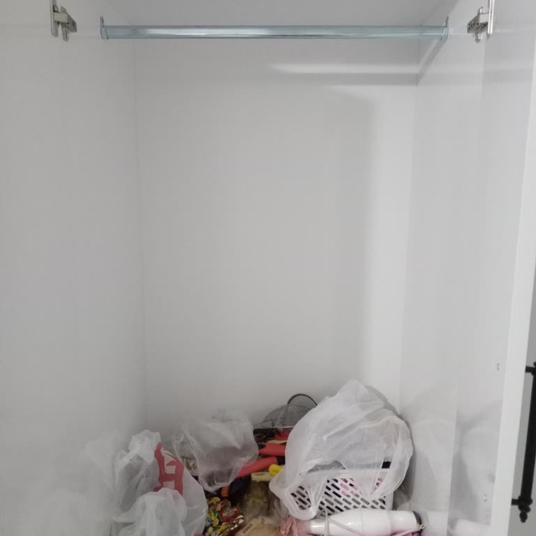 Marka Mobilyam Dolabın Rafları Getirilmedi