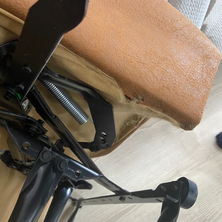 Ayıplı Alen Baba Koltuğunun Ayak Mekanizması Sorunu Ve Değişim İsteği