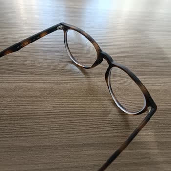 Atasun Optikte Rayban Gözlükte Çerçeve Ve Cam Uyum Sorunu