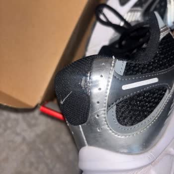 Boyner Mağazasından Nike Ayakkabısında Dikiş Açılması Kalitesiz Malzeme Ve Çözüm Eksikliği