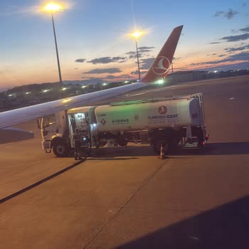 Türk Hava Yolları Uçuşunda Yakıt Sorunu Nedeniyle Geri Dönüş Ve Uzun Bekleme Güvenlik Endişesi