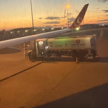 Türk Hava Yolları Uçuşunda Yakıt Sorunu Nedeniyle Geri Dönüş Ve Uzun Bekleme Güvenlik Endişesi