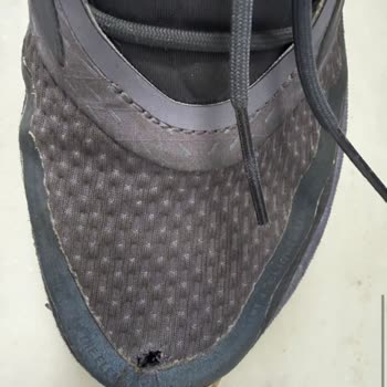 57 Günde Adidas Ayakkabısının Kaplaması Soyuldu Ve Kumaşı Yırtıldı