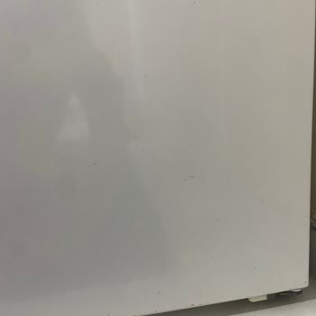 Bosch Buzdolabında Pas Lekeleri Ve Garanti Sonrası Ücretli Kapak Değişimi