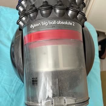 Dyson Süpürge Parçası Kendiliğinden Düşüyor, Üretim Hatası İddiası Reddediliyor