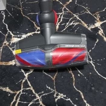 Dyson V16 Süpürgenin Başlığı Parkeleri Çiziyor Ve Parça Eksikliği Var