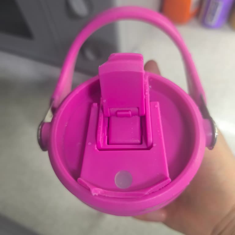 Kısa Sürede Kapağı Kırılan Termos İçin Yedek Parça Yok, İade Talebi