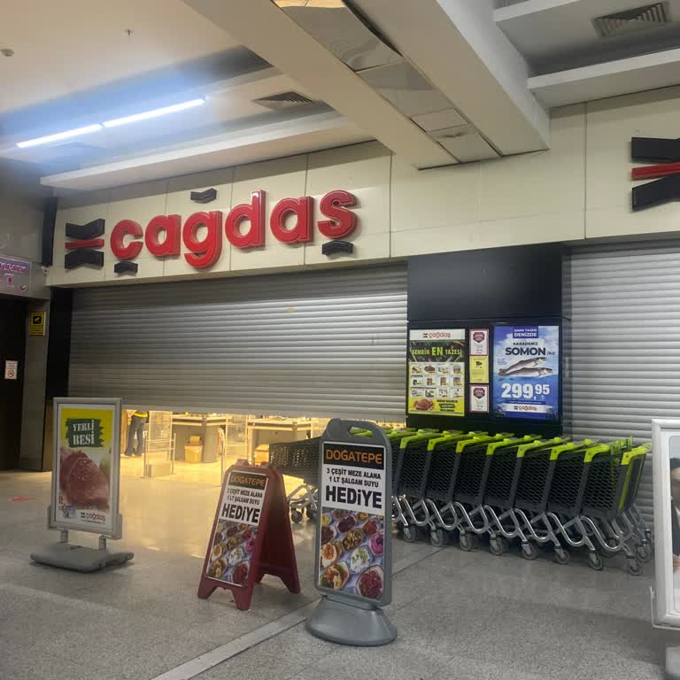 Açık Saatine Uymayan Mağaza Ve Saygısız Çalışan Tutumu