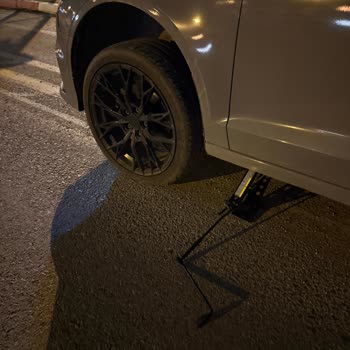 Kepez’teki Derin Çukur Araç Hasarına Neden Oldu, Hızlı Onarım Ve Tazminat Talebi