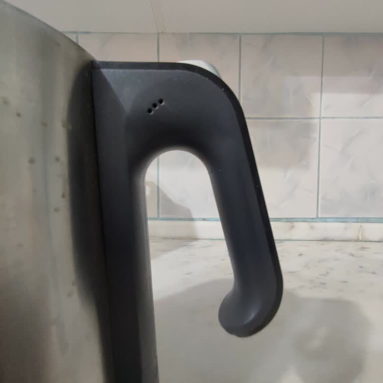 Garanti Süresi Devam Eden Çay Sefası Kulp Çatlağı İçin Haksız Ücret Talebi