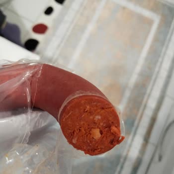 Son Kullanma Tarihi Geçmemiş Olmasına Rağmen Sucukta Yoğun Kötü Koku