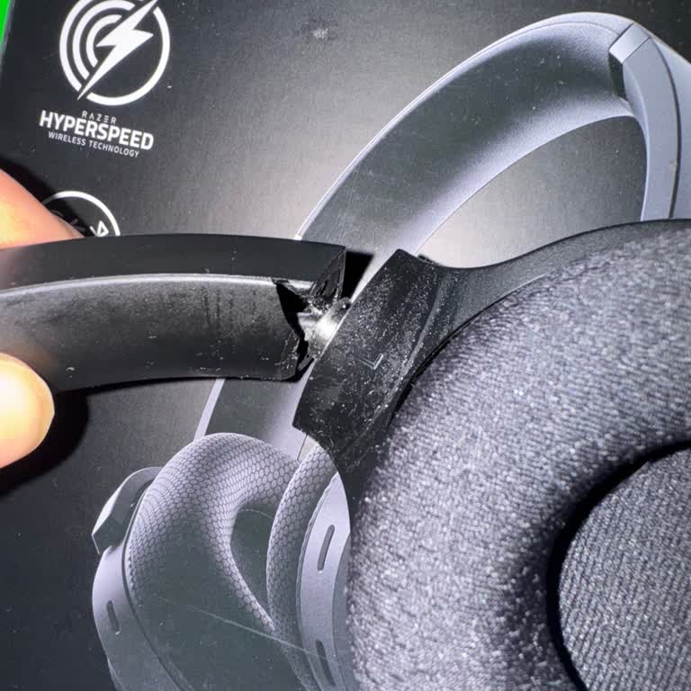 Razer Barracuda Kulaklıkta Tekrarlayan Sol Menteşe Kırılması Nedeniyle İade Talebi