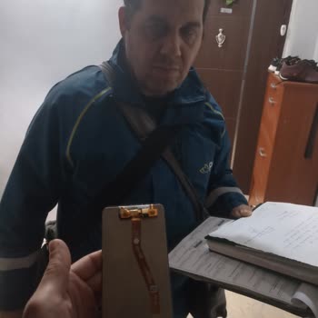 İade Sonrası Telefon Yerine Kırık Ekranlar Alındı