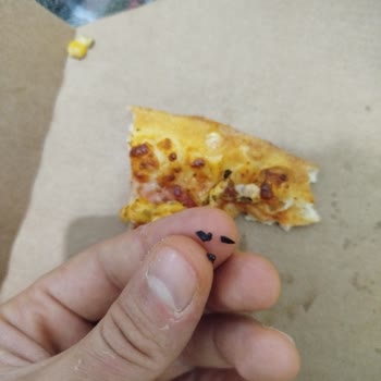Domino’s Pizza’da Plastik Parçalar İçeren Pizza Ve Cevapsız Müşteri İletişimi