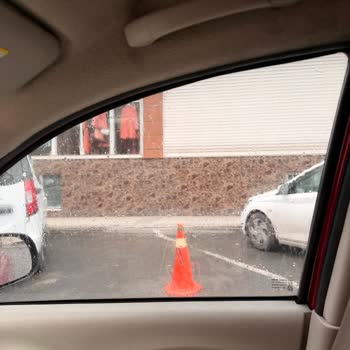 ALL Day Mağazası Önünde Doblo Araçla Servis Parkı Engellendi